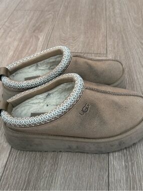 UGG Sand Tazzmans